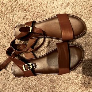 Brown sandals with straps/6.5